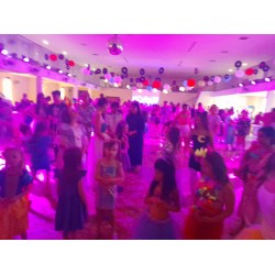 Música, concurso e até robô de led marcaram o Carnaval 2024 do Clube Polonês